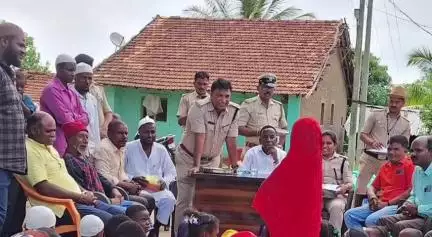 ಯಲ್ಲಾಪುರ: ಗುಡಂದೂರು ಸಿದ್ದಿವಾಡ ಗ್ರಾಮದ ಎಸ್.ಸಿ ಮತ್ತು ಎಸ್.ಟಿ ಕಾಲೋನಿಗೆ ಜಿಲ್ಲಾ ಪೊಲೀಸ್ ವರಿಷ್ಠಾಧಿಕಾರಿ ನಾರಾಯಣ.ಎಂ ಭೇಟಿ, ಕುಂದು ಕೊರತೆ ಸಭೆ