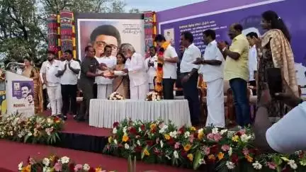 புரசைவாக்கம்: தீவு திடலில் 50 பேருக்கு ஆட்டோ,  கமகம பிரியாணி வழங்கிய துணை முதலமைச்சர் உதயநிதி ஸ்டாலின்
