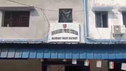 হিঙ্গলগঞ্জ: মারামারির ঘটনায় কেওড়া খালি এলাকা থেকে আটক যুবক