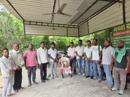 पोटका: तुरामडीह कार्यालय में बिरसा मुंडा की पुण्यतिथि पर श्रद्धांजलि अर्पित की गई