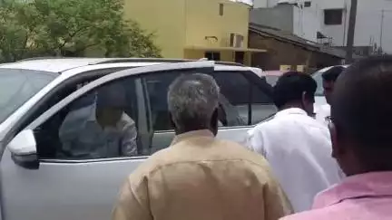 காஞ்சிபுரம்: 50-வது வார்டு பகுதியில் புதிய நியாய விலைக் கடையினை உத்திரமேரூர் MLA சுந்தர் திறந்து வைத்தார்