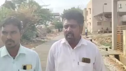 ಚಳ್ಳಕೆರೆ: ನಾಯಕನಹಟ್ಟಿ ಪಟ್ಟಣದ 7ನೇ ವಾರ್ಡ್‌ನಲ್ಲಿ ಕಳಪೆ ಗುಣಮಟ್ಟದ ಸಿಸಿ ರಸ್ತೆ ನಿರ್ಮಾಣ ಆರೋಪ #localissue