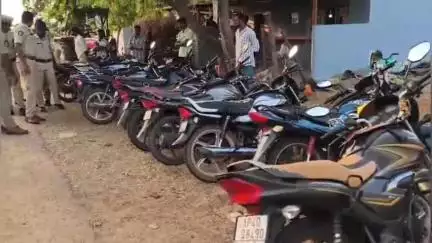 మేల్చూరు గ్రామంలో వెంకటగిరి సీఐ ఏవి రమణ ఆధ్వర్యంలో కార్డెన్‌ సెర్చ్ నిర్వహణ