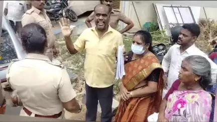திருச்சி: கடையில் இருந்த பொருட்களை திருடி சென்ற ரவுடி மீது நடவடிக்கை எடுக்க வேண்டி மாவட்ட ஆட்சியரகத்தில் பெட்ரோல் கேனுடன் வந்த தம்பதி