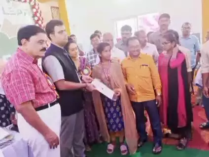 పట్టణానికి చెందిన ఇంటర్మీడియట్ విద్యార్థిని షైనింగ్ స్టార్ అవార్డుకు ఎంపిక