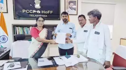 సిర్పూర్ టి: పోడు రైతులను ఇబ్బంది పెట్టవద్దని ప్రిన్సిపల్ చీఫ్ కన్జర్వేటర్ ఆఫ్ ఫారెస్ట్ సువర్ణను కోరిన ఎమ్మెల్యే పాల్వాయి హరీష్ బాబు