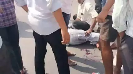 ముధోల్: భైంసా పట్టణ సమీపంలోని హరియలీ ఫంక్షన్ హాల్ సమీపంలో గుర్తుతెలియని వాహనం ఢీకొని వృద్ధుడికి తీవ్ర గాయాలు