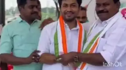 കോഴഞ്ചേരി: ആശാ പ്രവർത്തക സമരയാത്രക്ക് ഐക്യദാർഢ്യമായി യൂത്ത് കോൺഗ്രസ് പത്തനംതിട്ട ടൗൺ സ്ക്വയറിൽ ഉപവാസം നടത്തി