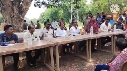 ଢେଙ୍କାନାଳ ସଦର: ବଣିଆ ପଡା ଗ୍ରାମ ଠାରେ ବୋମାମାଡ ଘଟଣାକୁ ନେଇ ପ୍ରଶାସନ ଓ ଗ୍ରାମବାସୀଙ୍କ ମଧ୍ୟରେ ଆଲୋଚନା