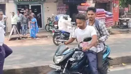 धनबाद/केंदुआडीह: यातायात विभाग ने धनबाद में वाहन जांच अभियान चलाया, ट्रैफिक डीएसपी ने जानकारी दी
