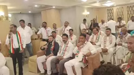 કડી: વિધાનસભાની પેટા ચૂંટણીને લઈ કોંગ્રેસ પક્ષની મહત્વની બેઠક છત્રાલ રોડ ઉપર આવેલી એક હોટલમાં યોજાઇ,દિગ્ગજ નેતાઓ ઉપસ્થિત