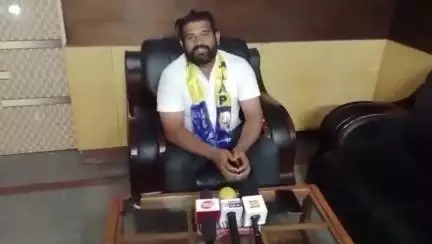 ಬಾದಾಮಿ: ಕಾಗದ, ಬ್ಯಾನರ್‌ಗಳಲ್ಲಿ ಮಾತ್ರ ಬಾದಾಮಿ ಮತಕ್ಷೇತ್ರ ಅಭಿವೃದ್ಧಿ: ಪಟ್ಟಣದಲ್ಲಿ ಆಪ್ ಮುಖಂಡ ಆನಂದ್ ದೇವಾಡಿಗ