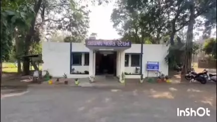 વ્યારા: તાલુકાના બેડકુવાનજીક ગામની સીમમાં ખેરવાડા રોડ પર ડમ્ફર ચાલકે બાઈક ચાલકને અડફેટે લેતા મોત નિપજ્યું