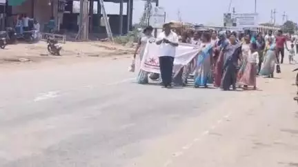 మంత్రాలయం: మంత్రాలయం మండలం కేంద్రంలో యోగాంధ్ర ర్యాలీ నిర్వహించిన అంగన్వాడి కార్యకర్తలు, ఐసీడీఎస్ అధికారులు