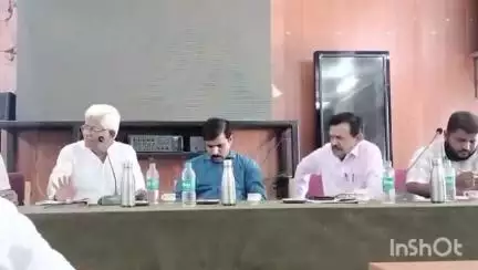 ಸಿಂಧನೂರು: ಕೇಂದ್ರಗಳಲ್ಲಿ ಜೋಳ ಖರೀದಿ ವೇಗವಾಗಿ ನಡೆಸಿ: ನಗರದಲ್ಲಿ ಅಧಿಕಾರಿಗಳಿಗೆ ಶಾಸಕ ಹಂಪನಗೌಡ ತರಾಟೆ
