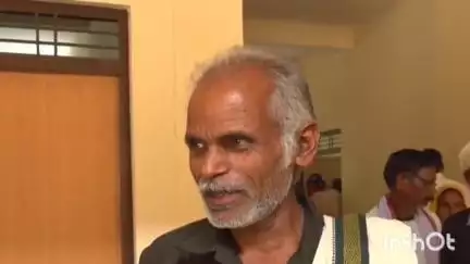 अंबिकापुर: लखनपुर थाना अंतर्गत किसान से जमीन की फौती उतरवाने के लिए पटवारी ने ली दारू और नगदी, पीड़ित ने जनदर्शन में लगाई गुहार
