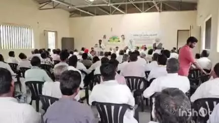 పరిగి: దాదాపూర్ రైతు వేదికలో రైతులకు పంట సాగుపై అవగాహన కల్పించిన వ్యవసాయ శాస్త్రవేత్తలు సుధారాణి, డాక్టర్ లక్ష్మణ్