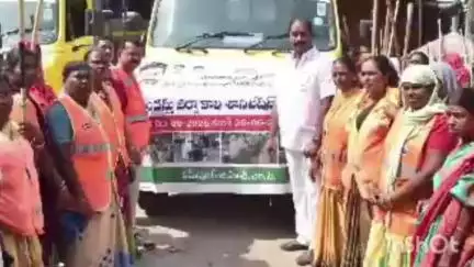 రాజేంద్రనగర్: ఎల్బీ నగర్‌లోని లింగోజిగూడ కార్పొరేటర్ ధర్పల్లి రాజశేఖర్ రెడ్డి ఆధ్వర్యంలో శానిటేషన్ డ్రైవ్ నిర్వహణ