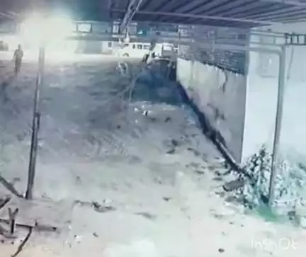 वाड्रफनगर: नगर पंचायत क्षेत्र के एक वेल्डिंग दुकान से ऑक्सीजन सिलेंडर की चोरी, सीसीटीवी फुटेज हुआ वायरल