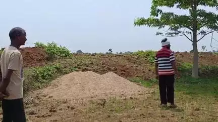 महासमुंद: परसट्टी के नहर लाइनिंग में काम शुरू होने से पहले ही खेत में डाला मुरुम रेती, किसानी कार्य में हो रही परेशानी #jansamasya