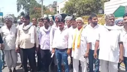 बड़गांव: चोरी की घटनाओं से परेशान थूर गांव के ग्रामीणों ने कलेक्ट्रेट पर किया प्रदर्शन, SP को सौंपा ज्ञापन #jansamasya