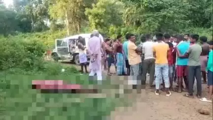 নলহাটি ১: নলহাটি থানার অন্তর্গত জয়পুর গ্রামে এক মর্মান্তিক দুর্ঘটনায় প্রাণ হারালেন এক আদিবাসী ব্যক্তি