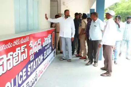 పెద్దపల్లి: ఈనెల 13వ తేదీన ఎలిగేడు మండల కేంద్రంలో పోలీస్ స్టేషన్ను ప్రారంభిస్తామని అన్నారు ఎమ్మెల్యే చింతకుంట విజయ విజయ రమణారావు