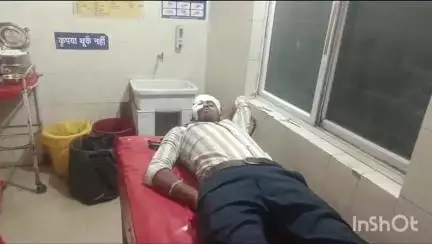 उन्नाव: उन्नाव के सुतिया तारा के पास दो बाइकों में आमने-सामने हुई भिड़ंत, बाइक सवार युवक घायल, जिला अस्पताल में भर्ती