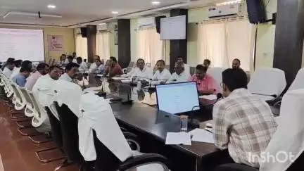 मुंगेली: मुंगेली में धरती आबा जनजाति ग्राम उत्कर्ष अभियान की तैयारी शुरू, कलेक्टर ने सर्वे और शिविर आयोजन के दिए निर्देश