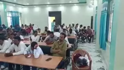 धोरैया: धोरैया के बहुउद्देशीय भवन में निर्वाचन मूल्यांकन 2025 में शामिल होकर बीएलओ ने दी ऑनलाइन परीक्षा, स्पष्टीकरण मांगा गया