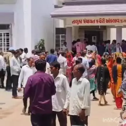 આંકલાવ: તાલુકા પંચાયત કચેરી ખાતે ઉમેદવારી પત્રો ભરવા માટે લોકો ઉમટી પડ્યા