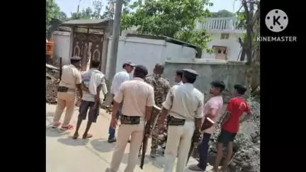 बीरपुर: फजिलपुर में अधिकारियों ने विवादित स्थल पर पहुँचकर नाला निर्माण कार्य शुरू करवाया