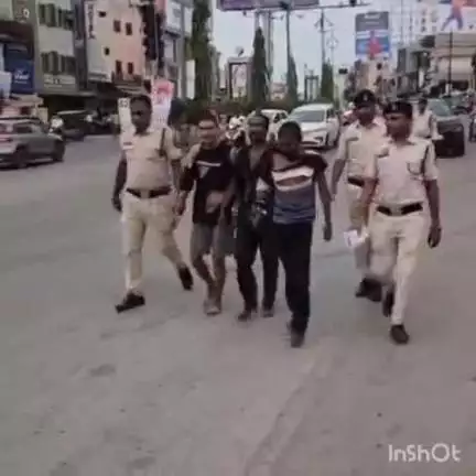 रायपुर: राजधानी के VIP रोड में मामूली विवाद में मजदूर को चाकू मारा, आरोपी गिरफ्तार, पुलिस ने निकाला जुलूस