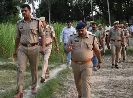 बस्ती: DIG बस्ती ने थाना लालगंज क्षेत्र के सिद्धनाथ में पहुँचकर ली जानकारी, घटना के अनावरण के लिए दिए निर्देश