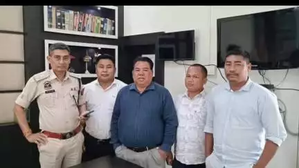 ডিফু: ডিফুত  ষ্ট্ৰীট কৰ্ণাৰ সভা অনুষ্ঠিত কৰা সন্দৰ্ভত  আৰক্ষী অধীক্ষক সাক্ষাৎ ফ'ৰাম ফৰ হিলছ অট'নমাছ ষ্টেট মভমেণ্টৰ সঁজাতি দলৰ