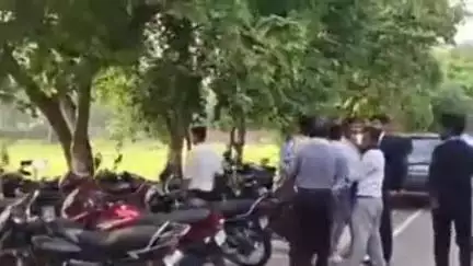 रुद्रपुर: भीम आर्मी कार्यकर्ताओं ने कलेक्ट्रेट में डीएम को सौंपा ज्ञापन, विधायक और अनुचित मोर्चा महामंत्री पर मुकदमा की मांग