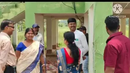 নয়াগ্রাম: নয়াগ্রামের ডাহি প্রাকৃতিক উদ্যানের পাশে নবনির্মিত অতিথিশালার পরিদর্শনে জেলা পরিষদের সভাধিপতি