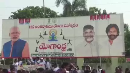 యోగాతో సంపూర్ణ ఆరోగ్యం పిఠాపురం మున్సిపల్ కమిషనర్ కనకారావు