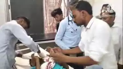 साहिबगंज: मदनशाही फाटक के समीप बाइक से गिरकर दो युवक हुए गंभीर रूप से घायल, सदर अस्पताल में भर्ती