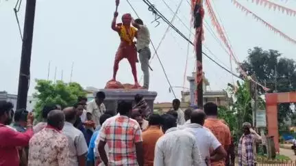 ଉଦଳା: ଉଦଳା ଠାରେ ଭଗବାନ ବିର୍ସା ମୁଣ୍ଡାଙ୍କ ପୁଣ୍ୟତିଥିରେ ପ୍ରତିମୃତିରେ ପୁଷ୍ପ ମାଲ୍ୟାର୍ପ୍ରଣ ଦେଇ ଶ୍ରଦ୍ଧାଞ୍ଜଳି ଜ୍ଞାପନ କଲା ବିଜେପି