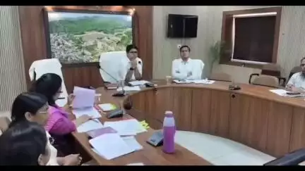 बूंदी: जिला कलेक्टर ने राजस्व अधिकारियों की बैठक ली, दिए आवश्यक दिशा निर्देश