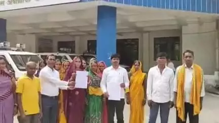 डोमचांच: डोमचांच के गोरीयाडी के ग्रामीणों को लेकर कांग्रेस नेता ने पुलिस अधीक्षक से मुलाकात की
