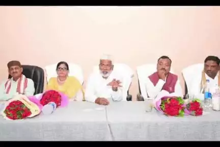 बलरामपुर: जलशक्ति मंत्री स्वतंत्र देव सिंह ने यूपीटी होटल बलरामपुर में अधिकारियों के साथ बैठक की, दिए आवश्यक निर्देश