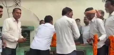 बोराम: बोड़ाम हाटतोला में बिरसा मुंडा की प्रतिमा पर माल्यार्पण, पूर्व मंत्री रामचंद्र हुए शामिल