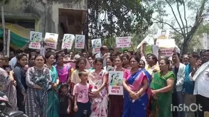जळगाव जामोद: पंकज देशमुख यांच्या मृत्यूची चौकशी सीआयडी मार्फत करा न्याय हक्क आंदोलन समितीच्या वतीने एस डी ओ यांना निवेदन