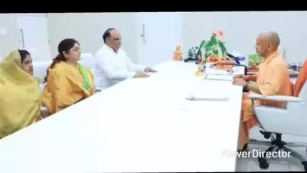पटियाली: लखनऊ में मुख्यमंत्री योगी आदित्यनाथ से पटियाली नगर पंचायत प्रतिनिधि मंडल ने मुलाकात की, नगर की समस्याओं से कराया अवगत