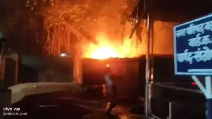 बड़ा मलेहरा: गंज चौराहा, बड़ा मलहरा में आग लगने से चार गुमटियां जलकर खाक