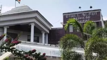 திருவள்ளூர்: மறைமலை அடிகளாரின்  மகள் இலவச வீடு கேட்டு ஆட்சியரிடம் மனு