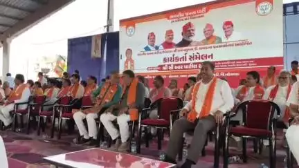 કડી APMC ખાતે ભાજપ દ્વારા કાર્યકતા સંમેલન યોજવામાં આવ્યું, મહેસાણા ધારાસભ્ય, સાંસદ ઉપસ્થિત રહ્યા