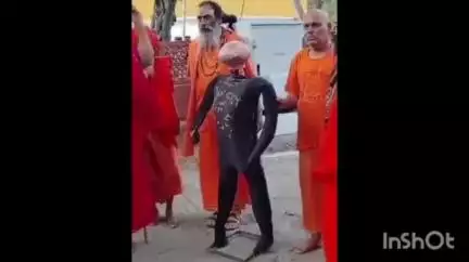 उज्जैन शहर: परमानंद महाराज के कुत्ते वाले बयान पर भड़के संत, खाक चौक पर किया पुतला दहन